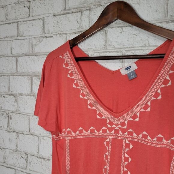 Old Navy pink embroidery tee - Picture 4 of 12